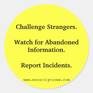 Strangers herausfordern. runder aufkleber