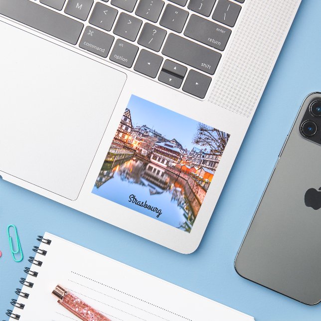 Straßburg Aufkleber (Laptop mit iPhone)