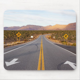 Straße durch den Joshua-Tree-Nationalpark Mousepad