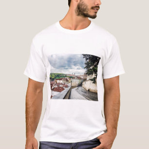 Straße im Stadtzentrum von Prag T-Shirt
