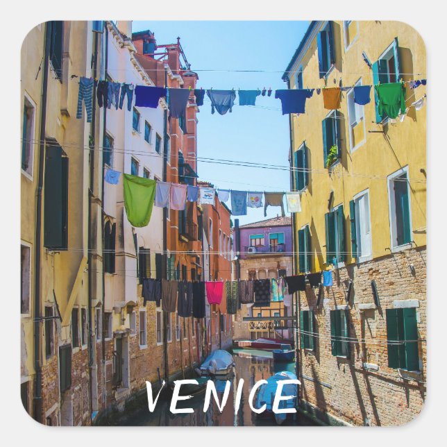 Straße in Venedig mit Wäsche waschen Kleider Itali Quadratischer Aufkleber (Vorderseite)
