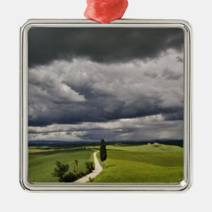 Straße und Sturmwolken, ländliche Region Toskana, Ornament Aus Metall