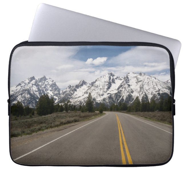 Straße zum Teton Gebirgszug Laptopschutzhülle (Vorderseite)