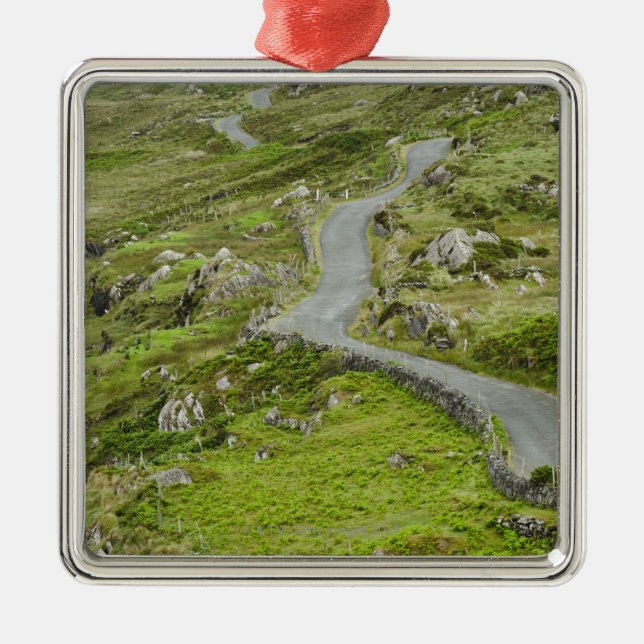 Straße zwischen Ballaghacahreen und Caherkeen. Ornament Aus Metall (Vorne)