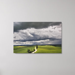 Straßen- und Sturmwolken, ländliche Toskana, Leinwanddruck