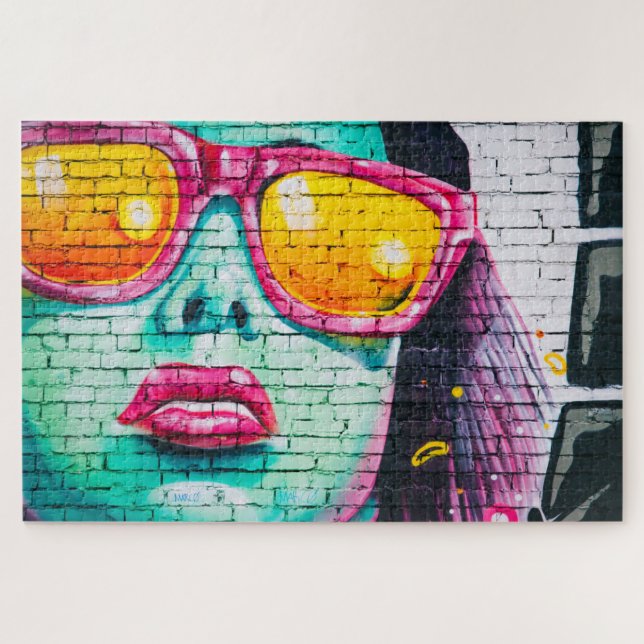 Straßenkunst der Frau mit rosa Sonnenbrille, (Horizontal)
