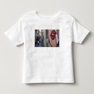 Straßenkunst in der Calle de la Libertad Kleinkind T-shirt