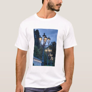 Straßenlampen nachts, Deutschland T-Shirt