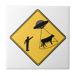Straßenschild- Kuh und UFO Fliese