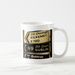 Straßenschilder in Irland Kaffeetasse