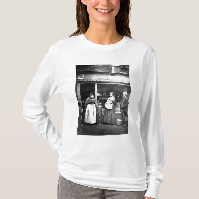 Straßenszene in viktorianischem London T-Shirt (Vorderseite)