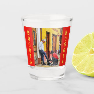Straßenszenen aus Bogotá Schnapsglas
