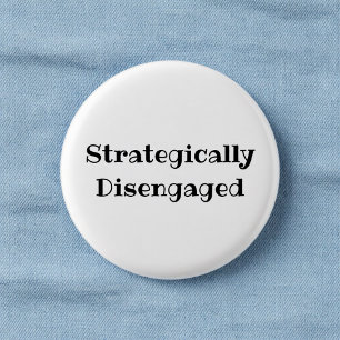 Strategisch distanzierter lustiger Büro-Pin-Button Button