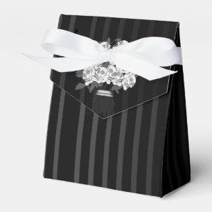 Strauß aus Totenkopfrosen Schwarz-Weiß-Partybegüns Geschenkschachtel