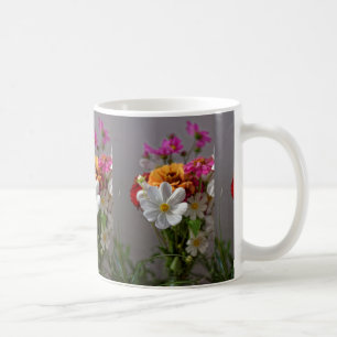 Strauß Feldblumen Kaffeetasse