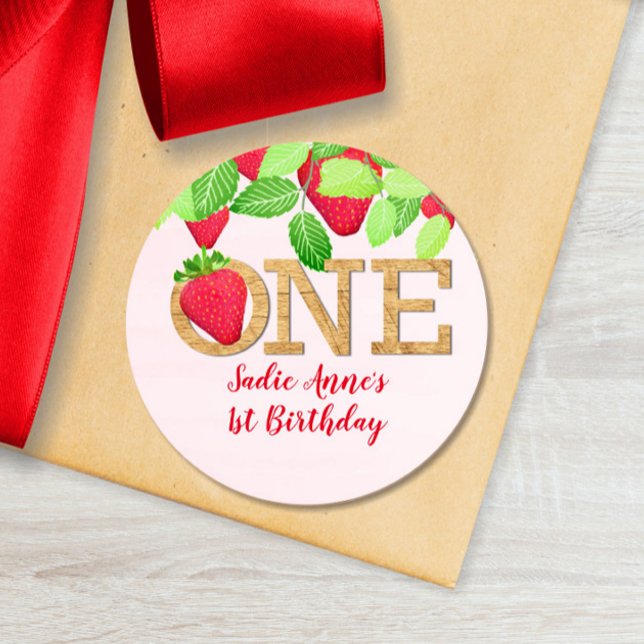Strawberry 1st Birthday Girl Rustic Berry Sweet Runder Aufkleber (Von Creator hochgeladen)