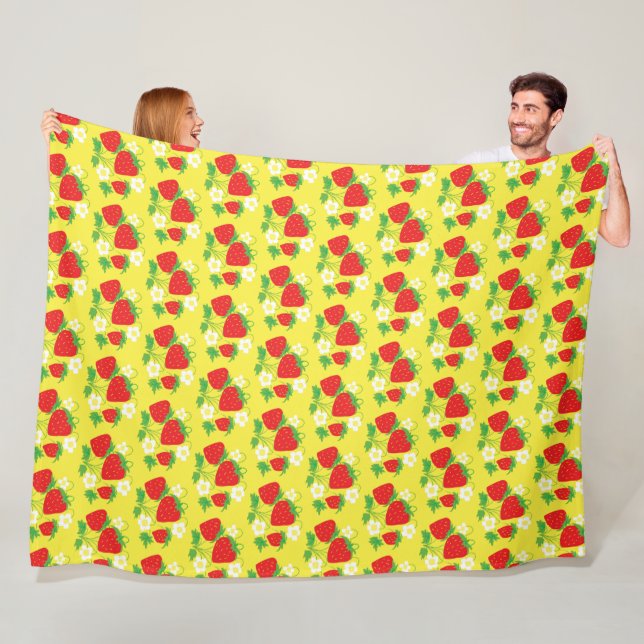Strawberry and Flower Yellow Pattern Fleecedecke (Beispiel)