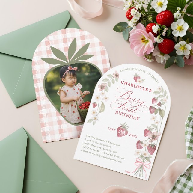 Strawberry Berry Erster Geburtstag Foto Einladung (1st Birthday Strawberry Berry First Birthday Photo Invitation)