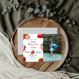 Strawberry Berry Girl zum Geburtstag Berry Sweet Einladung