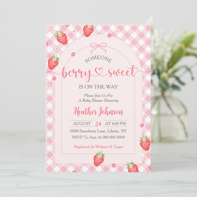 Strawberry Berry Sweet Baby Girl Baby Dusche Einladung (Stehend Vorderseite)