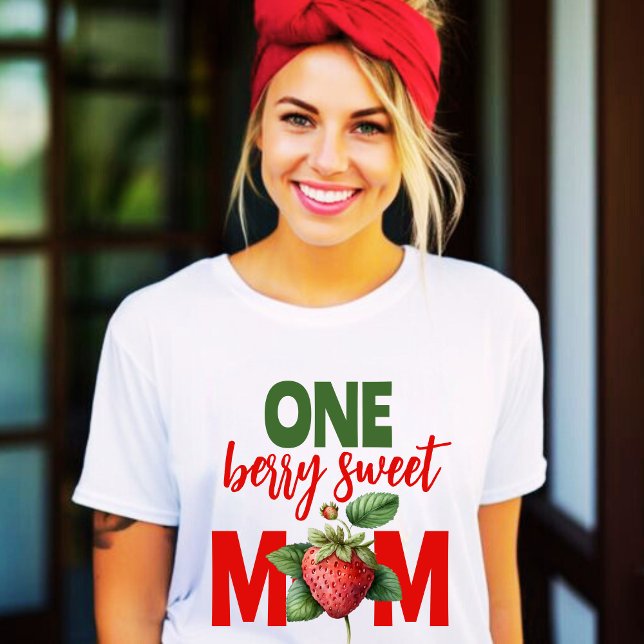 Strawberry Berry Swery First Birthday Mama T-Shirt (Von Creator hochgeladen)