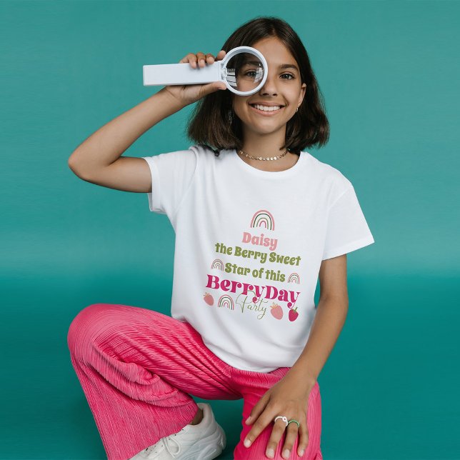 Strawberry Fields Delight Birthday /Ehrengast T-Shirt (Von Creator hochgeladen)