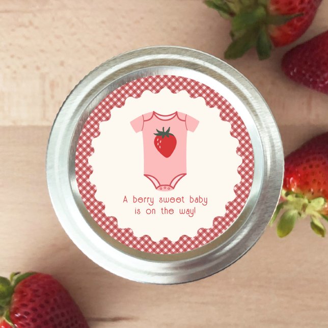 Strawberry Gingham Berry Sweet Baby Shower Runder Aufkleber (Von Creator hochgeladen)