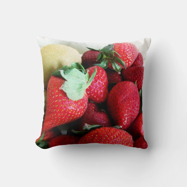 Strawberry Kiwi Throw Pillow Kissen (Vorderseite)