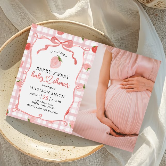 Strawberry Pink Gingham Girl Baby Dusche Foto Einladung (Von Creator hochgeladen)