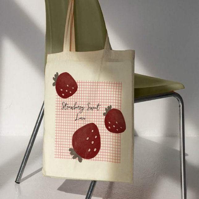 Strawberry Sweet Love – Minimal Berry Trio on Red  Tragetasche (Von Creator hochgeladen)