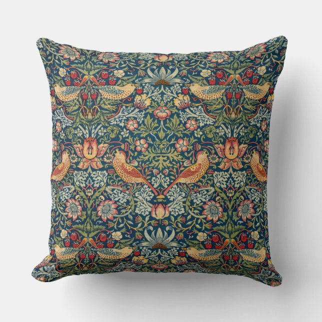 Strawberry Thief von William Morris Kissen (Vorderseite)