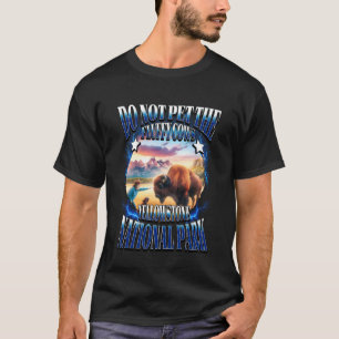 Streicheln Sie die flauschigen Kühe im Yellowstone T-Shirt
