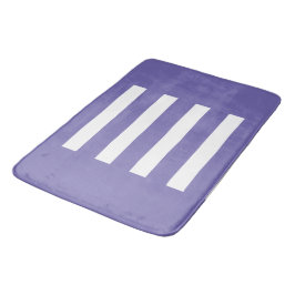 Streifen in der Mitte. Periwinkle und weiß. Badematte