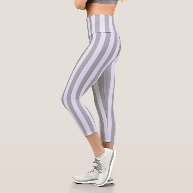 Streifen in Grau und Lavendel Capri Leggings (Links)