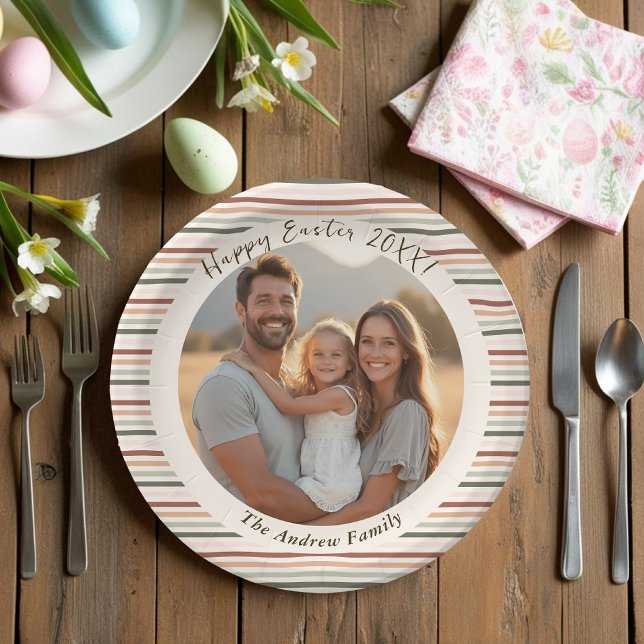 Streifenboho Ostern mit Foto und Name Pappteller (Striped Boho Easter with Photo & Name Paper Plates)