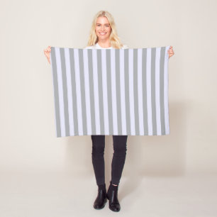 Streifendesign in Grau und Lavendel Fleecedecke
