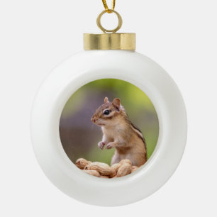 Streifenhörnchen mit Erdnüssen Keramik Kugel-Ornament