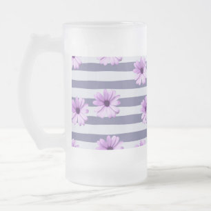 Streifenmuster mit violetten Gänseblümchen Mattglas Bierglas