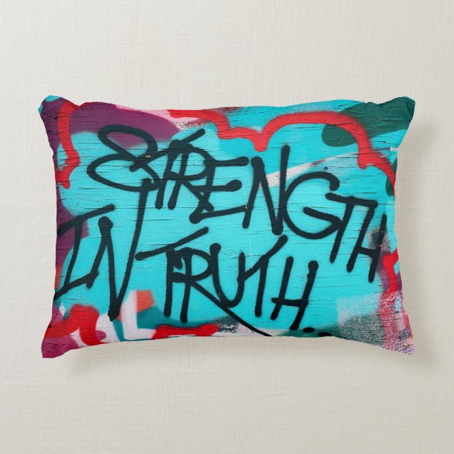 Strength In Truth graffiti Dekokissen (Vorderseite)