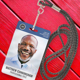 Strichcode des modernen Round-Logos für Mitarbeite Ausweis