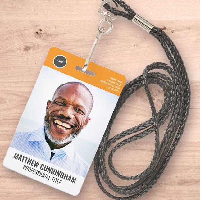 Strichcode des modernen Round-Logos für Mitarbeite Ausweis (Von Creator hochgeladen)