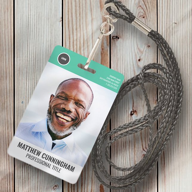 Strichcode des modernen Round-Logos für Mitarbeite Ausweis (Von Creator hochgeladen)