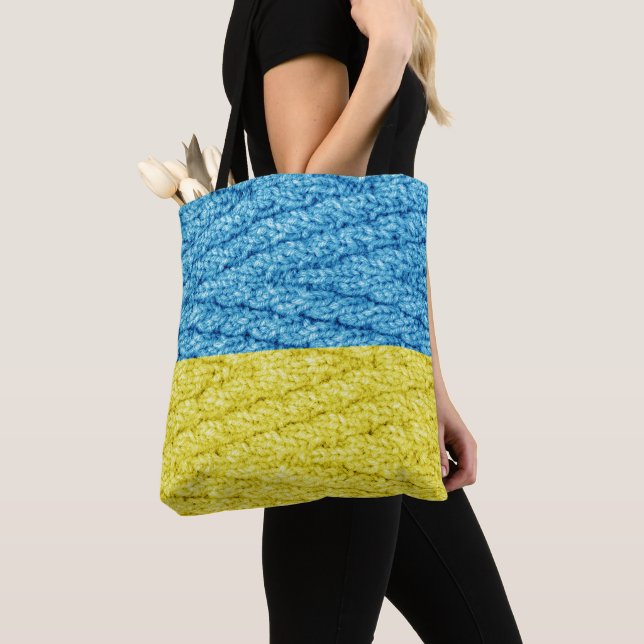 Strickflagge in der Ukraine Tasche (Von Nahem)