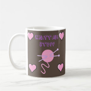 Strickwaren und Handschuhe und Trinkwasser Kaffeetasse