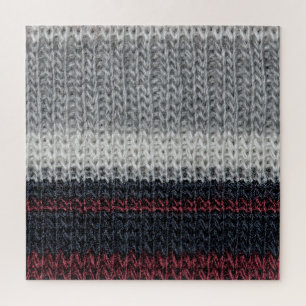 Strickwolle: rote, weiße Streifen.