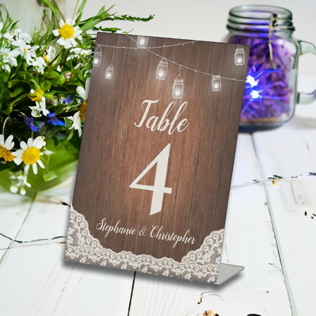 String Lights Rustic Wood Script-Tischnummer Sockelschild (vintage country wedding table number sign)