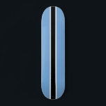 Strip-Edition für benutzerdefinierte Racers Skateboard<br><div class="desc">Ein lustiges cooles Board für den Skateboardfan der Familie! Enthält coole schwarze,  blaue und weiße Streifen. Vollständig anpassbar,  um Namen,  Bilder und mehr hinzuzufügen,  wenn gewünscht. Viel Spaß!</div>