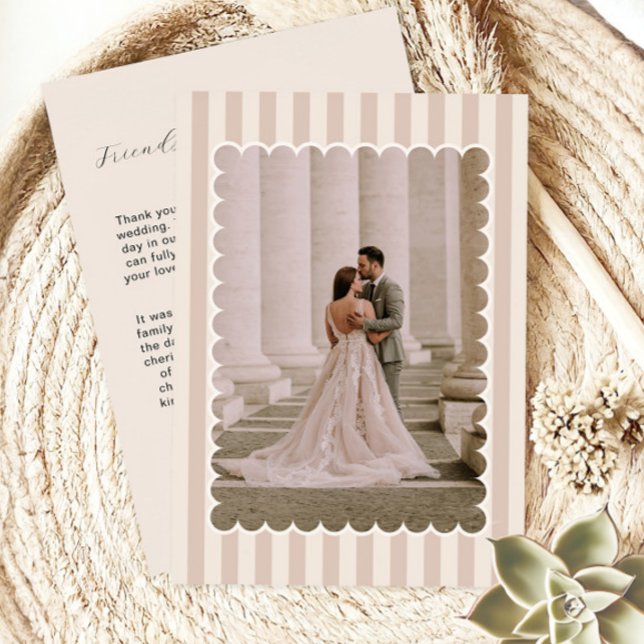 Striped Background and Scalloped Wedding Photo  Dankeskarte (Von Creator hochgeladen)