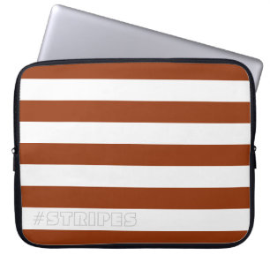 STRIPES Braun auf jeder Farbe Laptopschutzhülle