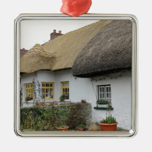Strohdächer in Adare Irland Ornament Aus Metall